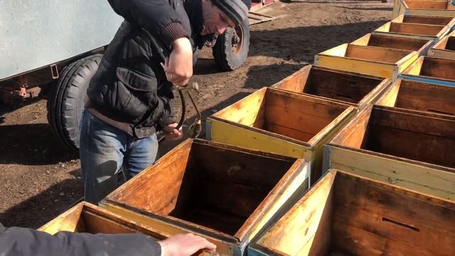 Первые ранне-весенние работы на пасеке смотреть онлайн