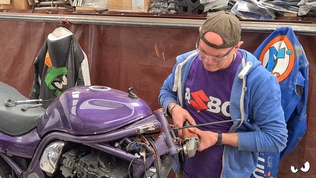 Front end swap on the Suzuki Bandit GSF600 - Fork installation смотреть онлайн