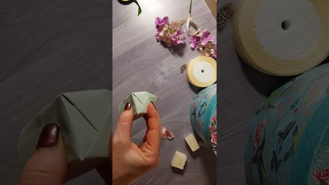 Как упаковать маленький подарочек. Имитация подарка из пенопласта. смотреть онлайн