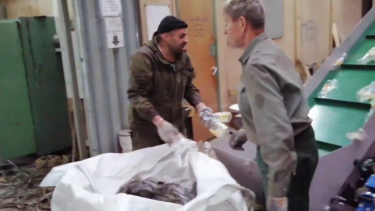 Комплекс Российского производства для переработки отходов ПЭТ бутылки во флекс. Производит