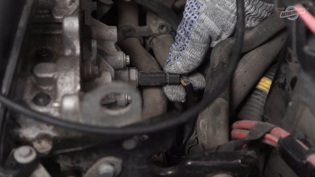 Замена датчика температуры охлаждения жидкости на LADA Largus смотреть онлайн