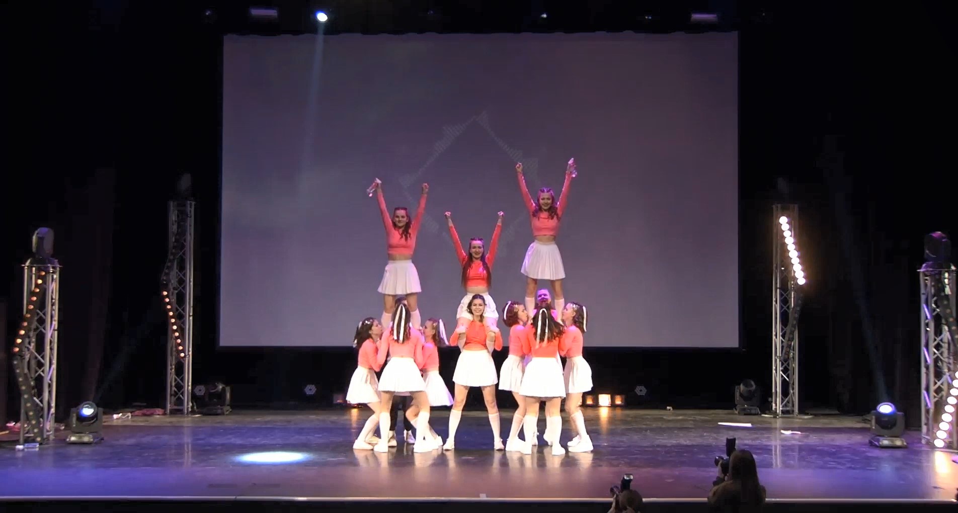 "Торнадо", "Глянец" смотреть онлайн