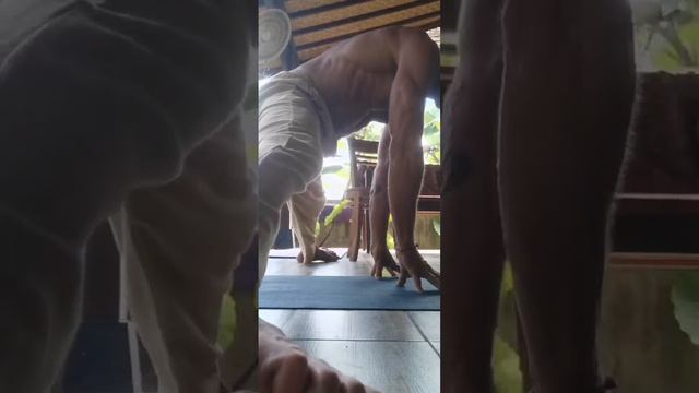 Как сделать хорошую растяжку ног? Это подойдёт абсолютно всем. смотреть онлайн