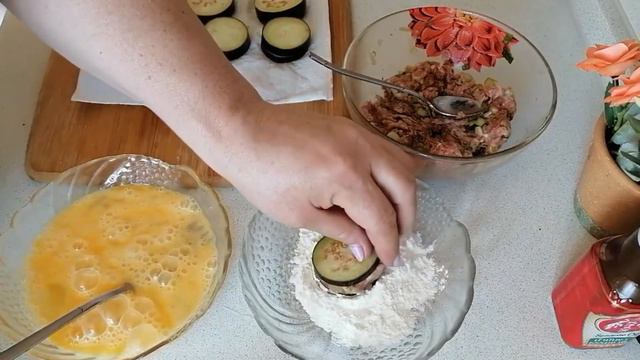 Отличная закуска из баклажан, с пикантным соусом. смотреть онлайн