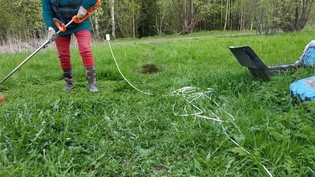 Май 2020.Окашиваю траву электрическим триммером"Патриот". смотреть онлайн