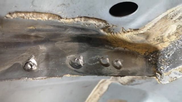 Убираем точечную сварку в трудно доступных местах. смотреть онлайн