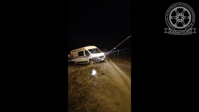 Вытаскивают "скорую" из кювета. Куликово. Калининград. 21.02.17 смотреть онлайн