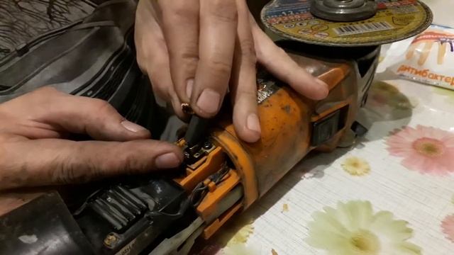как заменить щётки на болгарке смотреть онлайн