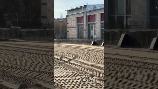 Шулявский мост . Трамбовка и укатка песка