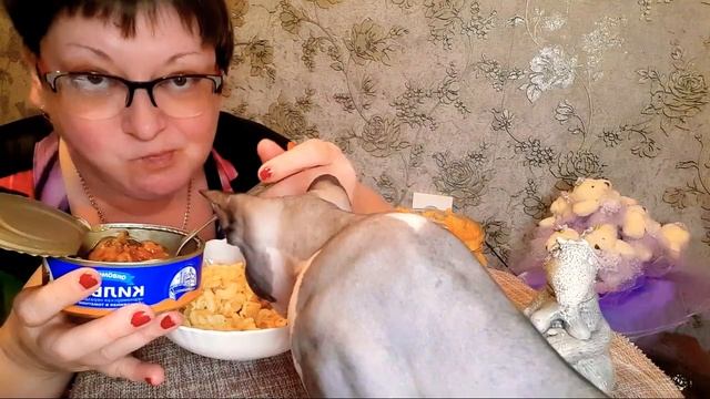 Макароны с мясом Mukbang/и ещё икра и что я прячу от идеальных/Мукбанг/обжор и разговоры на камеру