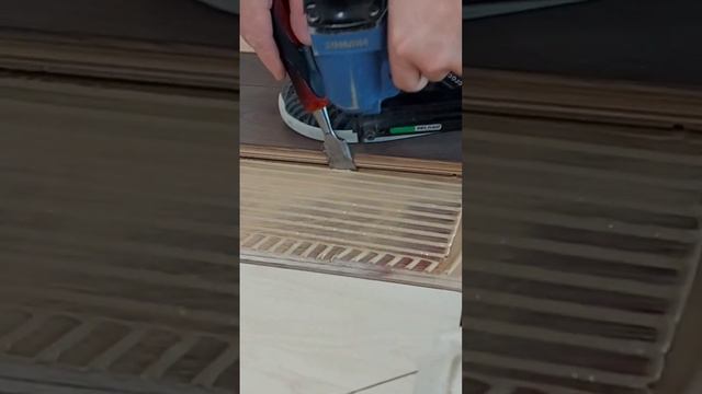 Монтаж инженерной доски. #ремонтквартирмосква #дизайнерскийремонтмосква #укладкапаркета #паркет