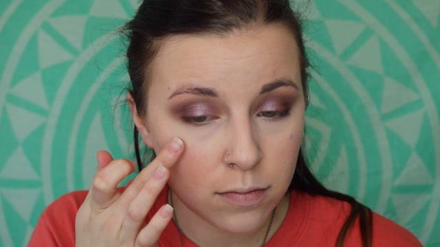 Purple Eyeshadow Tutorial Using Products I Haven't Touched in FOREVER! смотреть онлайн