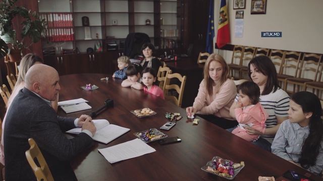 «Не дарите нам цветы – лучше подарите один день в неделю для детей в поликлинике» #TUK #новоститут смотреть онлайн