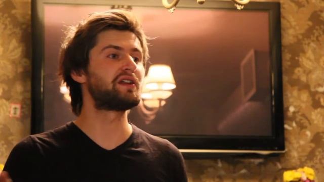 Поэт Андрей Солодов читает стихотворение "Вам". смотреть онлайн