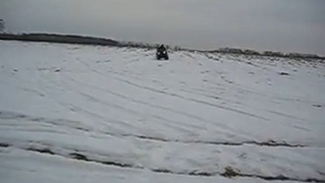 квадроцикл езда по снегу