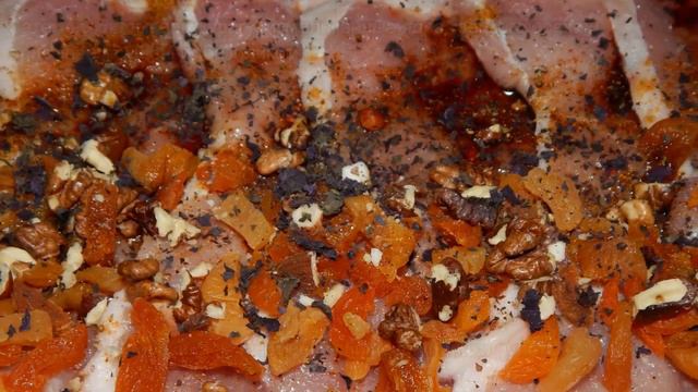 Рулет из свинины с курагой смотреть онлайн