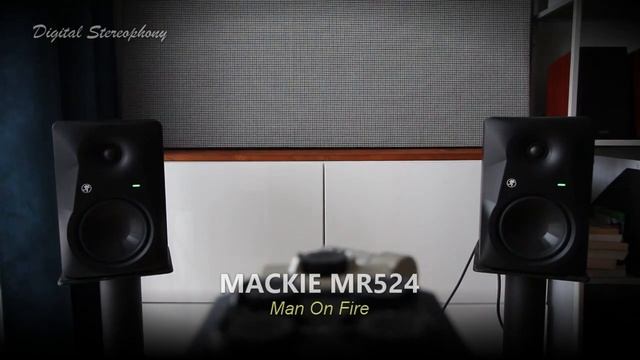 Mackie MR524 vs Yamaha HS5 || 5 Track Comparison смотреть онлайн