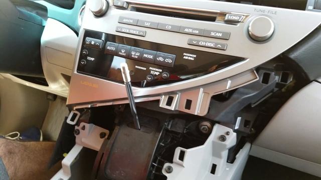 How to Remove Radio / Navigation from Lexus RX350 2010 for Repair. смотреть онлайн