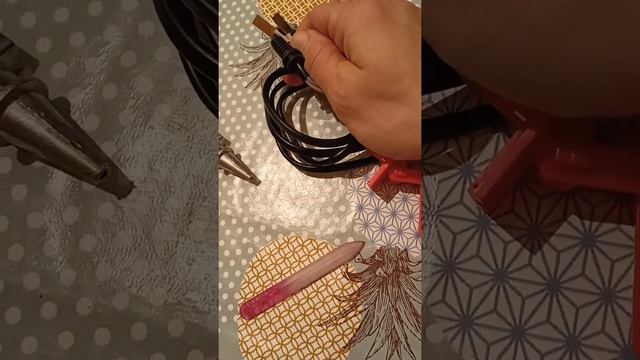 разбираю клеевой пистолет. элементарное устройство смотреть онлайн