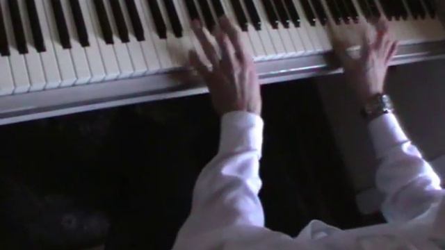 The James Bond Theme on just a piano! Yamaha DGX300 смотреть онлайн