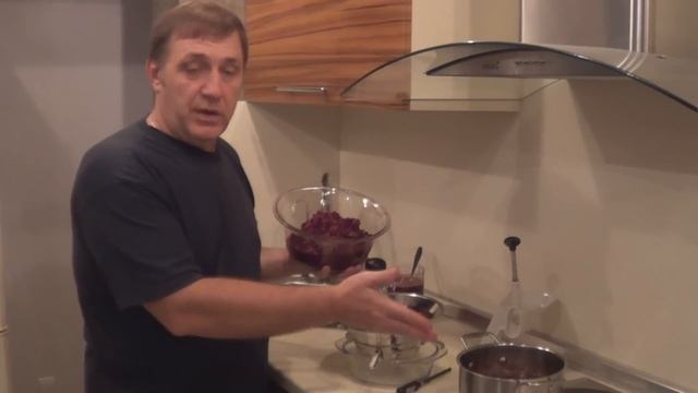 Домашние заготовки из вишни: сок и пастила. смотреть онлайн