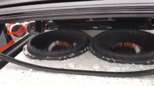 Басс разбивает заднее стекло на 18hz 😎