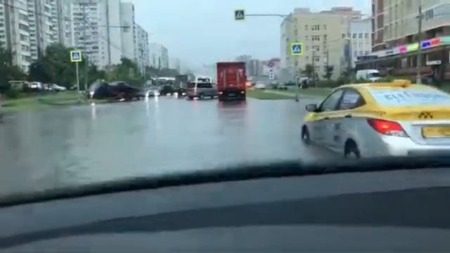 Затопило улицу Каменка (Видео akazanskaya by Instagram) смотреть онлайн