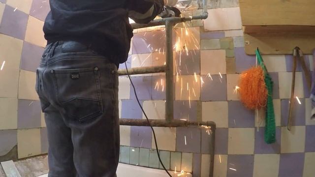 ? Замена обречённого полотенцесушителя - змеевика смотреть онлайн