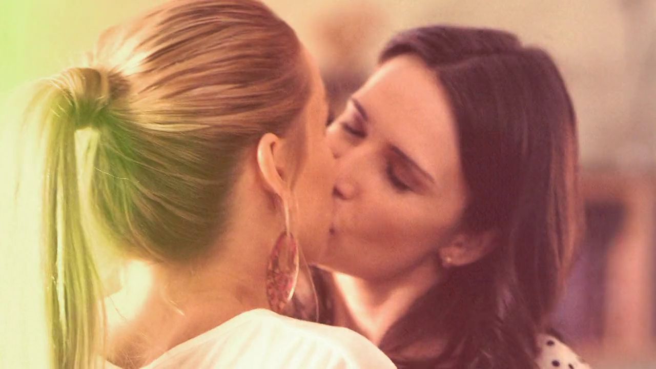 Универ. Новая общага: А почему вы целуетесь? смотреть онлайн