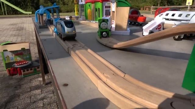 Деревянная железная дорога Thomas & Brio ☆ 4 туннеля и подъемный кран ☆ смотреть онлайн