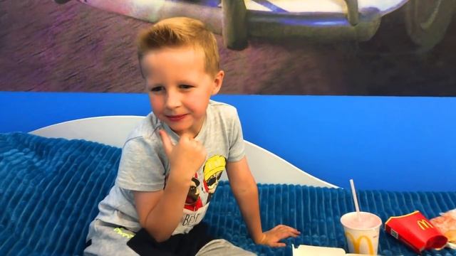 Богдан против ЗОМБИ! Как НАПУГАТЬ младшего брата? Playing zombies смотреть онлайн