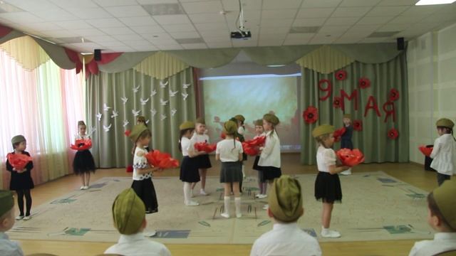 Танец "Красные Маки" 9 мая 2022.mp4 смотреть онлайн