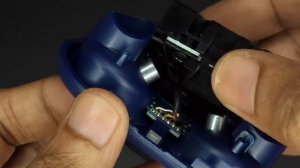 Sony TWS Earbuds WF-XB700 - Case Disassembly