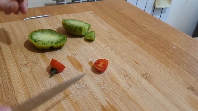 Дегустация томатов Зеленая тайна личинки и Карамелька смотреть онлайн