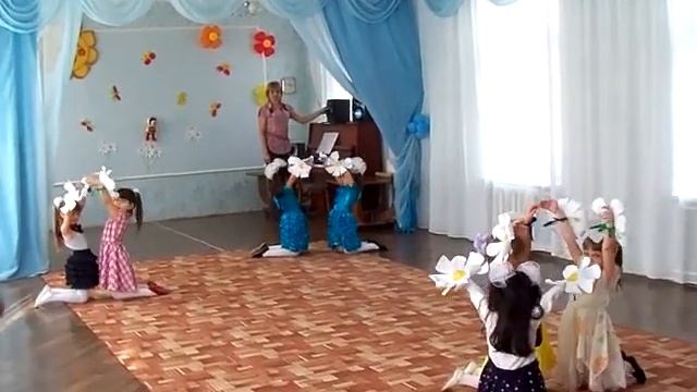Танец ромашек и пчёлок смотреть онлайн