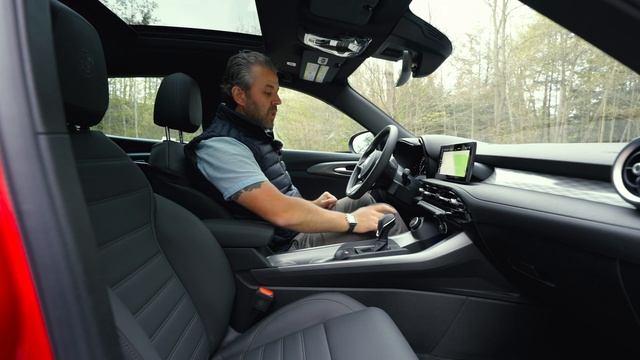 BMW's Nightmare: 2023 Alfa Romeo Tonale Review - A Game-Changer in the Compact SUV Segment! смотреть онлайн