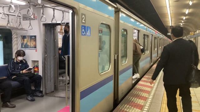 14.11.2023 года. Прибытие и отправление электрички маршута «Нищи-Фунабаси-на станции метро Киба. смотреть онлайн