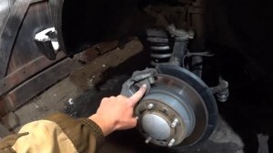 ПЛАСТИЛИНОВЫЕ ЗАПЧАСТИ!!! Как поменять шпильку не снимая ступицу. Обновленная Нива 2131.