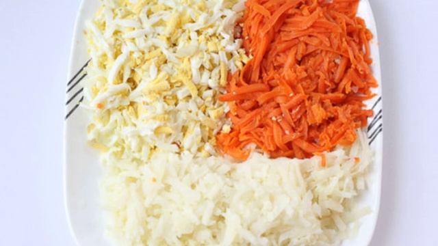 Салат с грибами жареными слоями