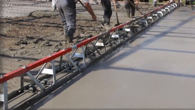 Укладка бетона секционной виброрейкой HELIX SV