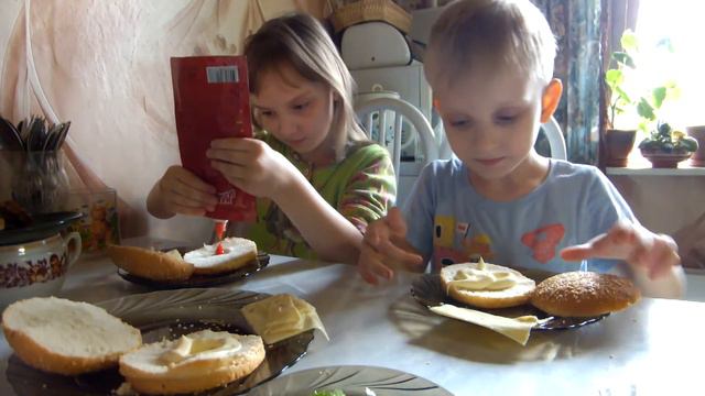 Дети делают бургеры смотреть онлайн