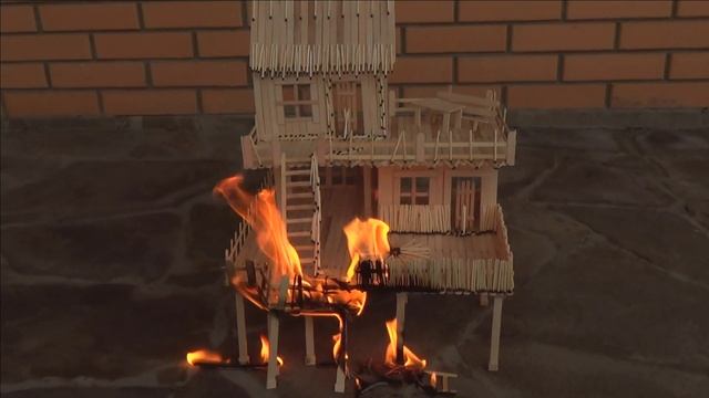 The house is on fire. The hamster said goodbye to his old house of Popsicle Stick смотреть онлайн