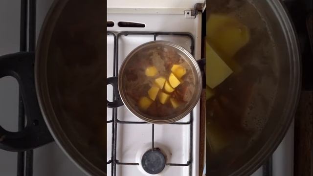 Нежная говядина, тушеная с картофелем ?