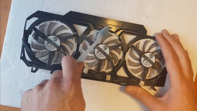 How To Cleaning Gigabyte WindForce 3X GTX 770.