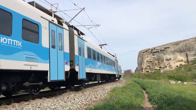 ЭП2Д-0123 Сообщением Симферополь-Севастополь следует по перегону Мекензиевы горы - Инкерман ll смотреть онлайн