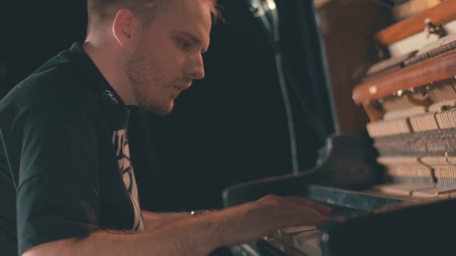 Неоклассика в АВИАПАРКЕ // Igor Khabarov (St Petersburg), Cicada (Taiwan)