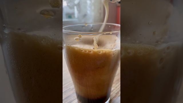 Фраппучино без кофемашины! ? #фраппучино #кофе #еда #кофеманы #вкусныйрецепт #напитки #food смотреть онлайн