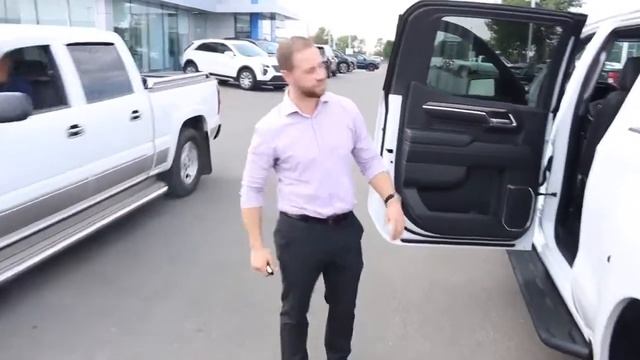 2022 LT Trail Boss with 6.2L in Iridescent Pearl! смотреть онлайн