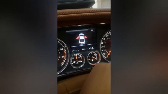BENTLEY CONTINENTAL GT и перевод пневмоподвески в сервисный режим. смотреть онлайн