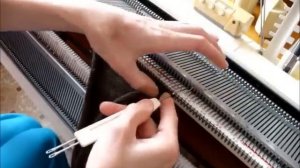 Как быстро вязать следки на вязальной машине.